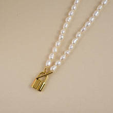 Load image into Gallery viewer, Lock Pendant Freshwater Pearl Choker Necklace
