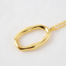 Load image into Gallery viewer, Oval Pendant Necklace
