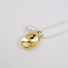 Load image into Gallery viewer, Round Tag with Pearl Pendant Necklace

